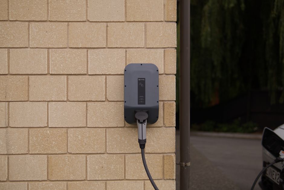 Installation de borne de recharge pour véhicule électrique — Guimont Électrique
