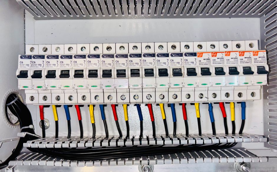 Diagnostic thermographique infrarouge d'un panneau électrique commercial